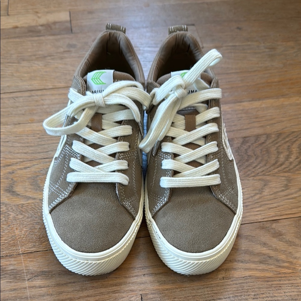 Cariuma Tan and White Sneakers
